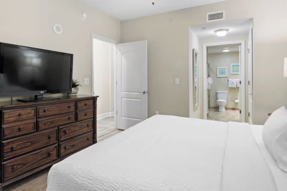 Bedroom. Interior and views may vary based on location and availability.