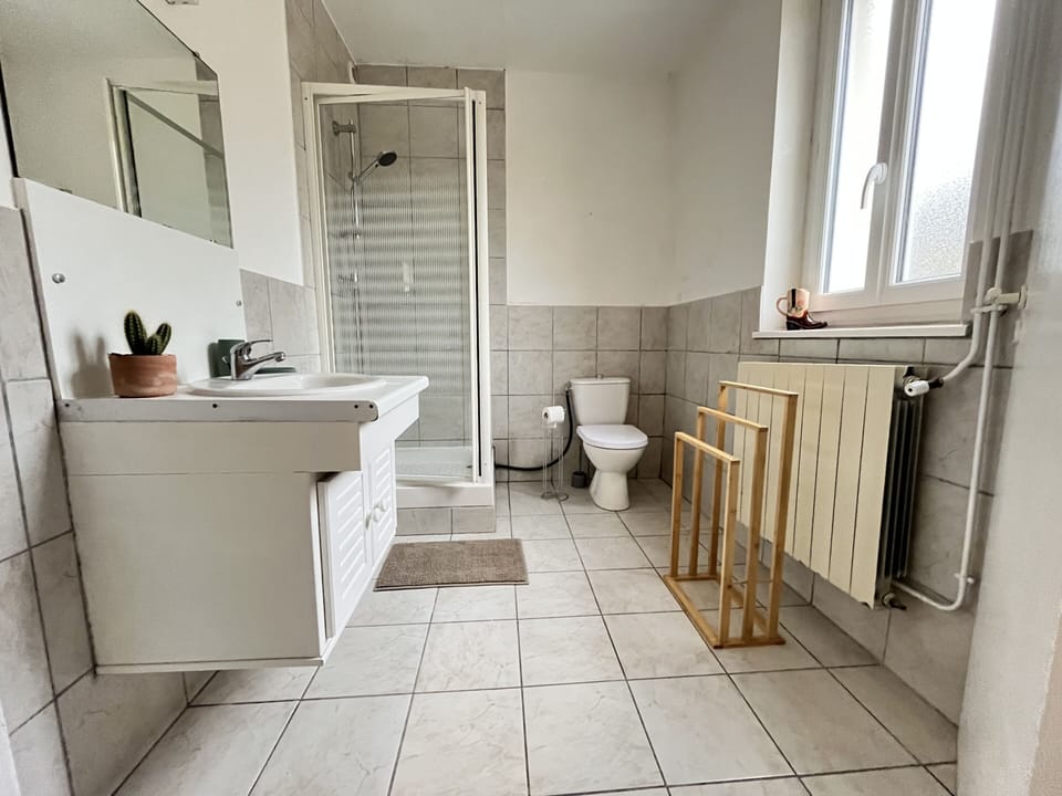 Suite, Ensuite, Garden View | Iron/ironing board, free WiFi