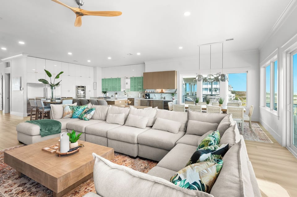 Family Room:12-seat sectional,10-seat dining table,6-seat breakfast table,5stool