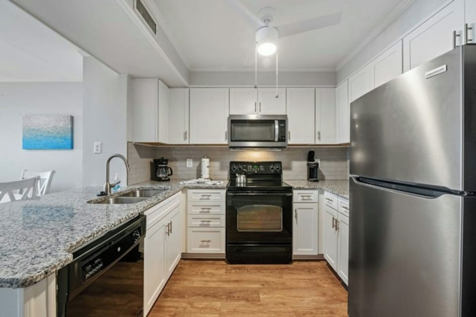 Test out your cooking skills in this fully stocked kitchen.