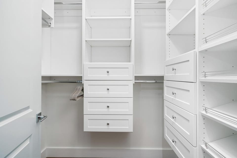 
Primary bedroom with Smart TV, walk-in closet, and en-suite bathroom.