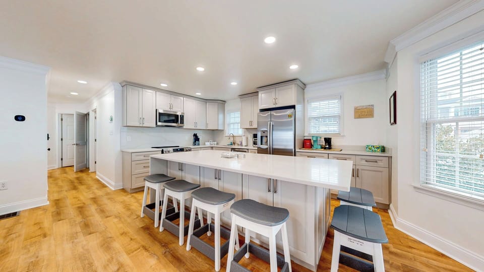 Kitchen island which can seat six