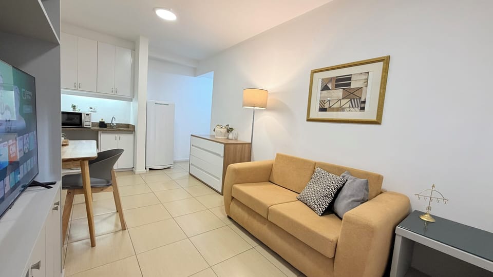Deluxe Suite, 1 Queen Bed, City View | Living area