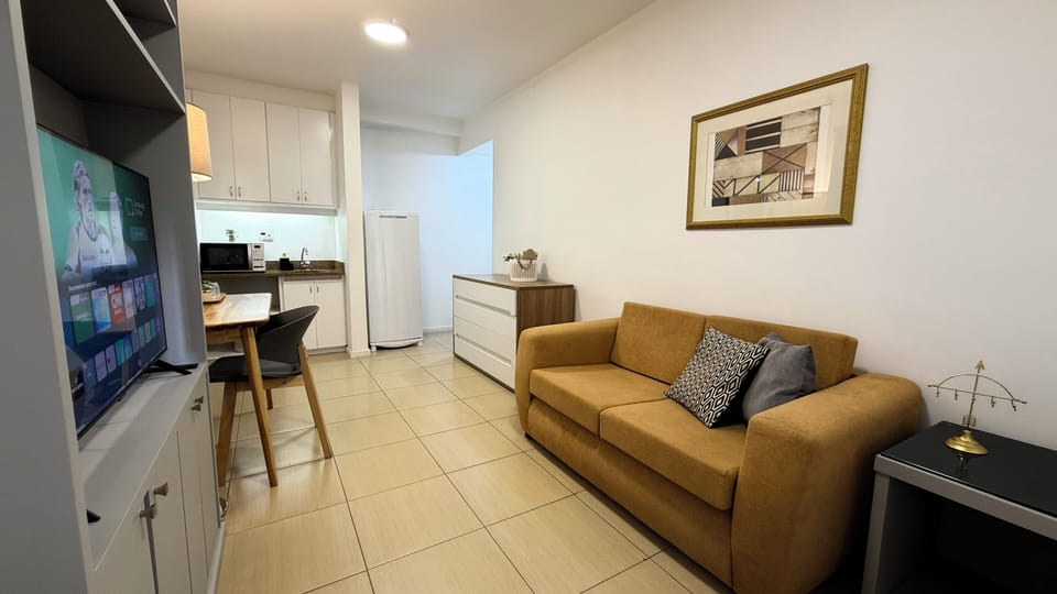 Deluxe Suite, 1 Queen Bed, City View | Living area