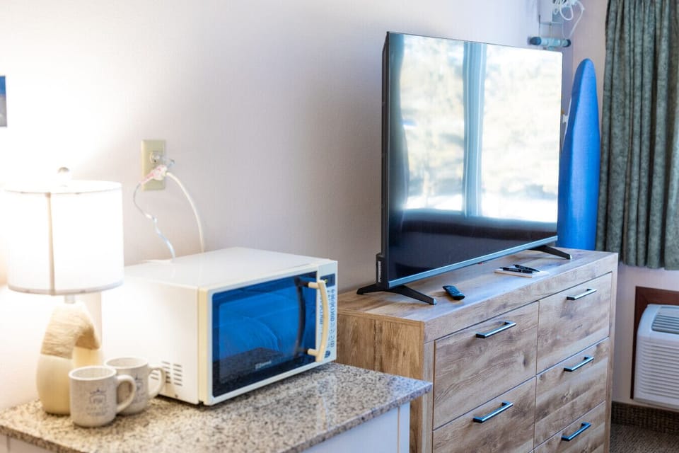Convenient coffee maker, microwave, and essentials for an easy stay