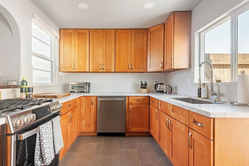 Fully stocked kitchen with upscale appliances: oil, salt and pepper included too
