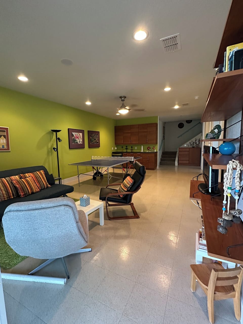 Living area 2 with ping pong table 