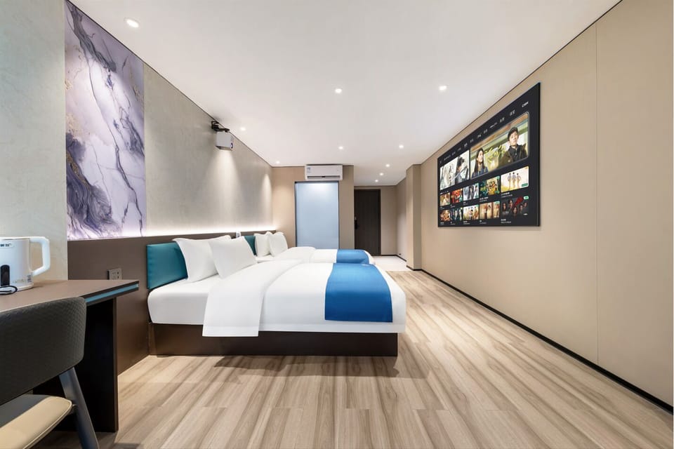 Comfort Twin Room, City View | Desk, laptop workspace, blackout drapes, soundproofing