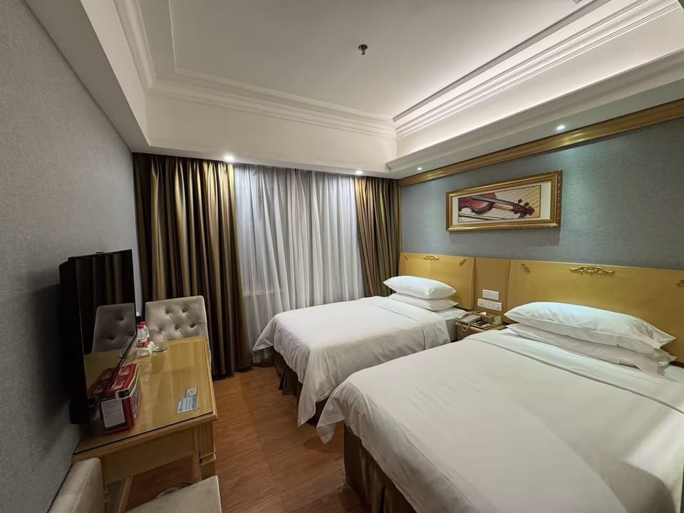 Egyptian cotton sheets, premium bedding, down comforters, pillowtop beds