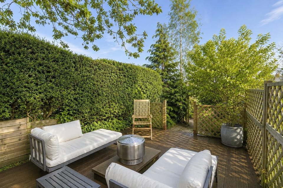 Royal Oak Cottage Garden - StayCotswold