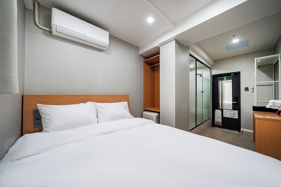 Deluxe Double Room | Soundproofing, free WiFi, bed sheets