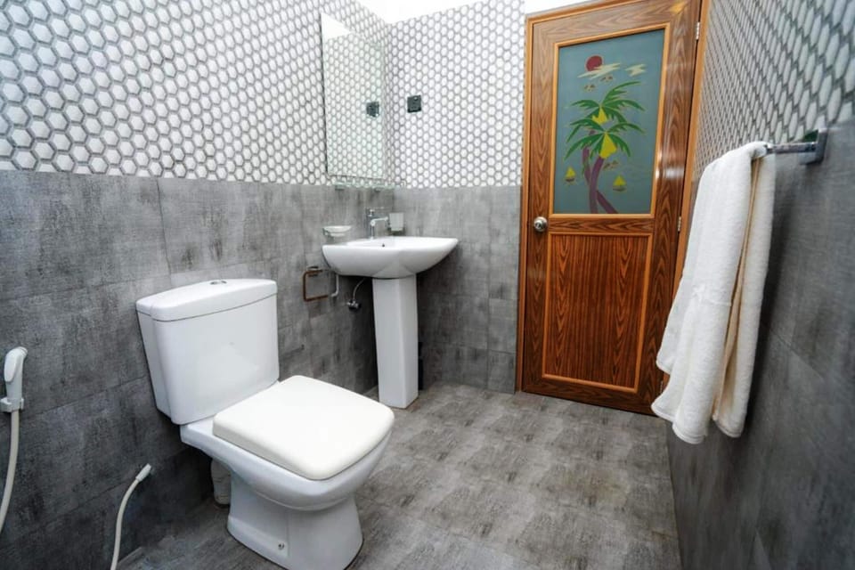 Deluxe Double Room, Mountain View | Bathroom | Shower, hair dryer, bidet, towels