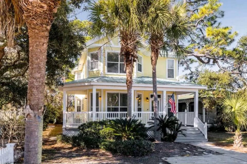 The charming Yellow Cottage is your perfect hometown Emerald Coast getaway