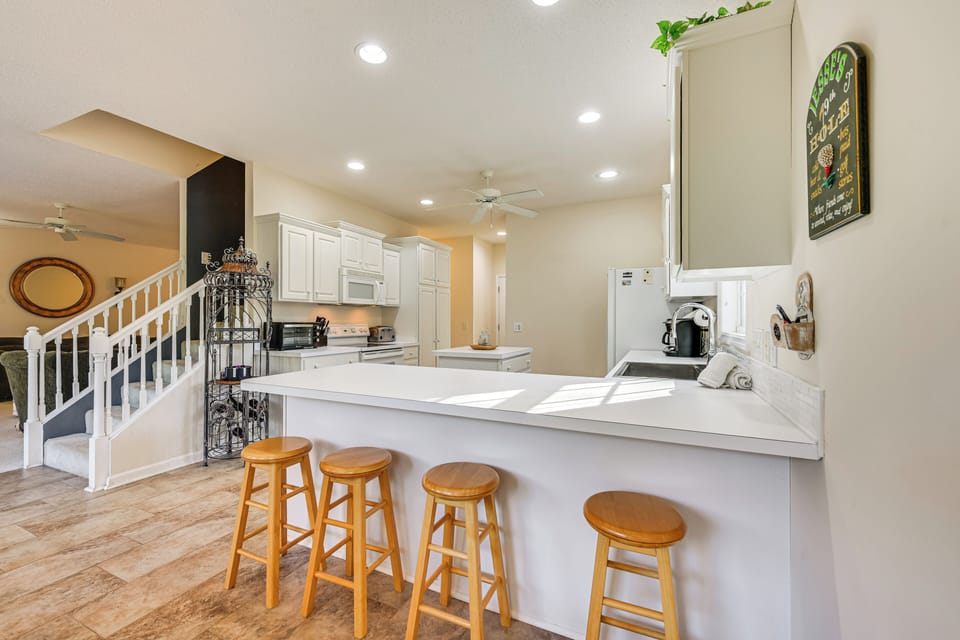 Kitchen | Cooking Basics | Keurig & Drip Coffee Maker | 1st Floor