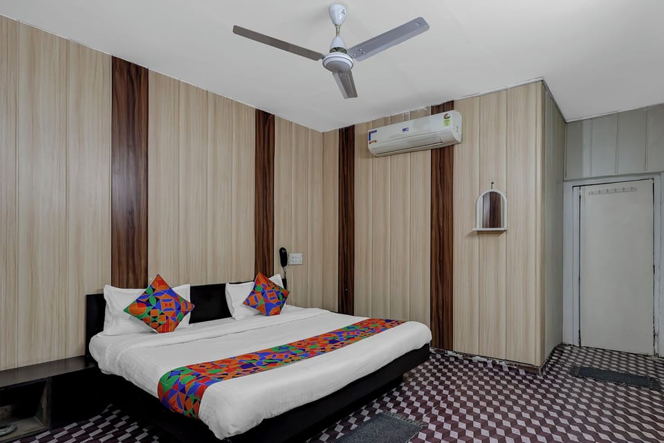 Egyptian cotton sheets, premium bedding, in-room safe, free WiFi