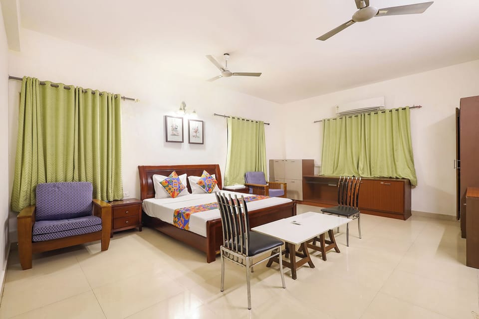 Egyptian cotton sheets, premium bedding, in-room safe, WiFi (free)