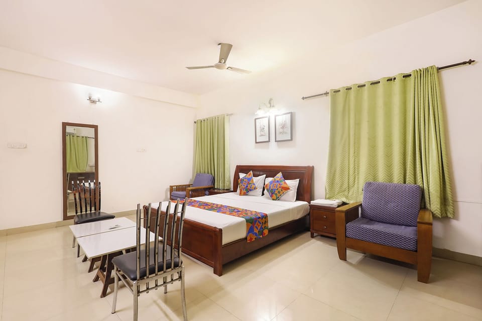 Egyptian cotton sheets, premium bedding, in-room safe, free WiFi