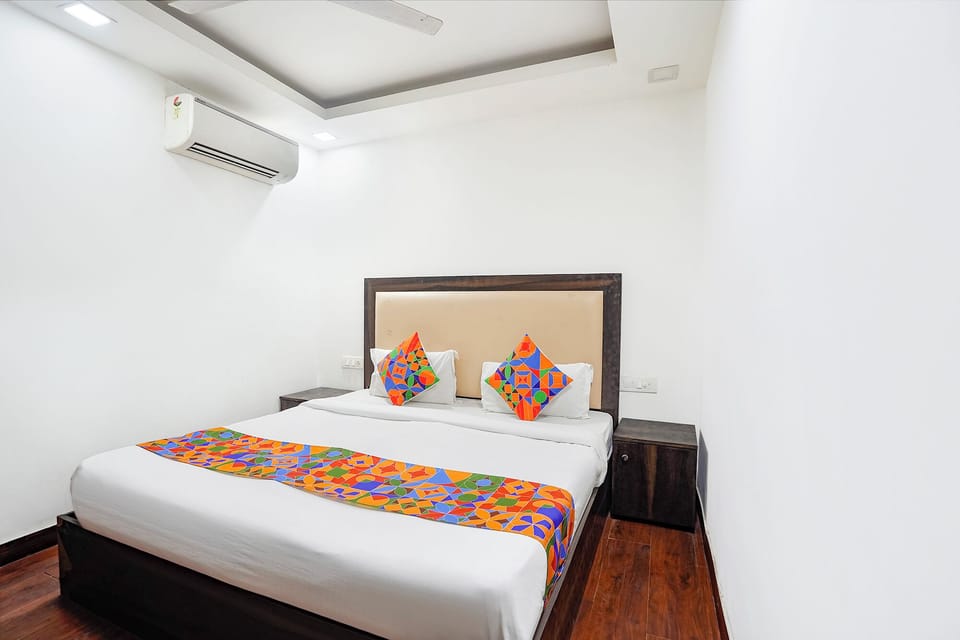 Egyptian cotton sheets, premium bedding, in-room safe, WiFi (free)