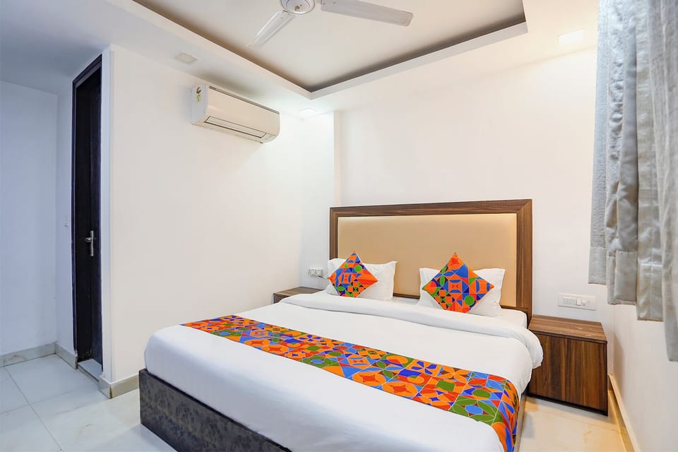 Egyptian cotton sheets, premium bedding, in-room safe, WiFi (free)
