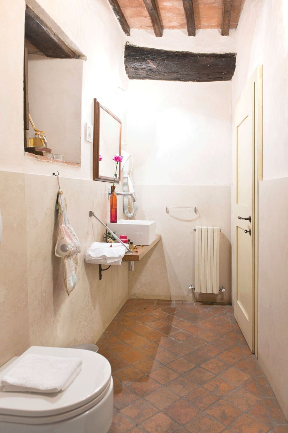 Wall, Flooring, Floor, Plumbing Fixture, Bathroom, Toilet Seat, Interior Design, Toilet, Tile, Ceiling
