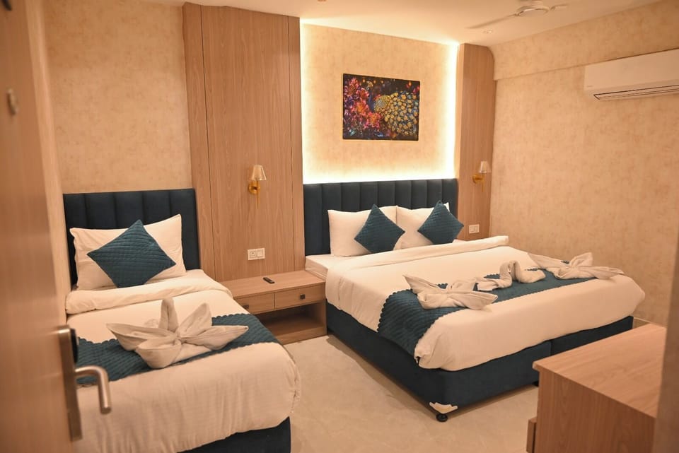 Luxury Triple Room | Laptop workspace, free WiFi, wheelchair access