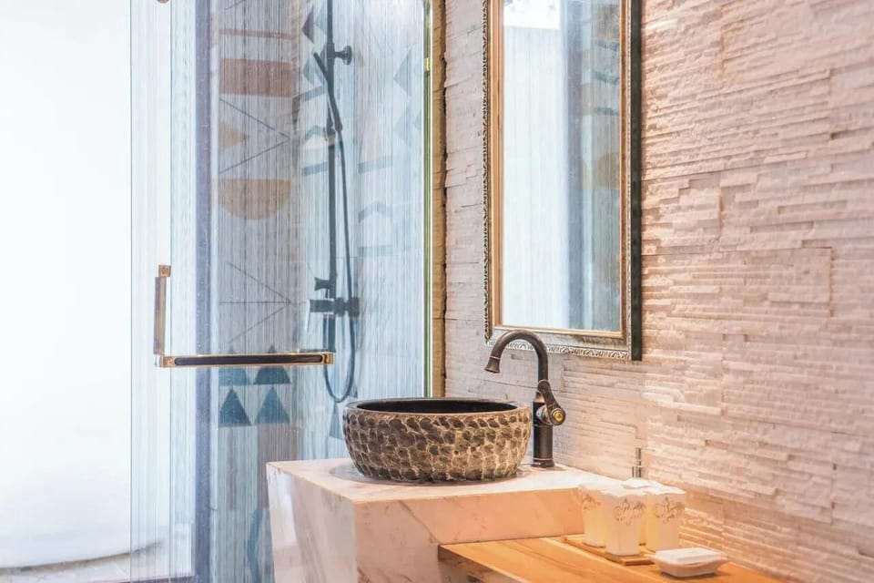 Superior Double Room, Garden View | Bathroom | Hair dryer, soap, shampoo, toilet paper