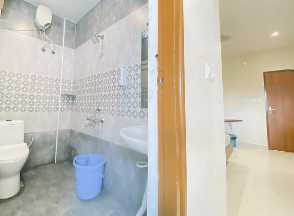 Shower, towels