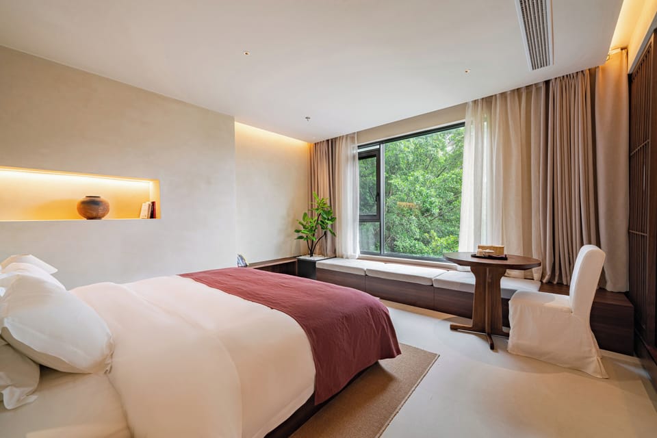 Family Room, City View | Down comforters, Select Comfort beds, minibar (free items), WiFi (free)