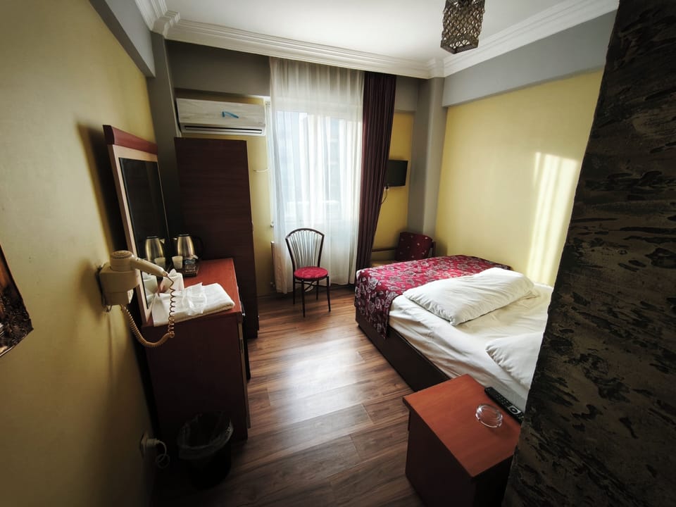 Single Room | Free WiFi