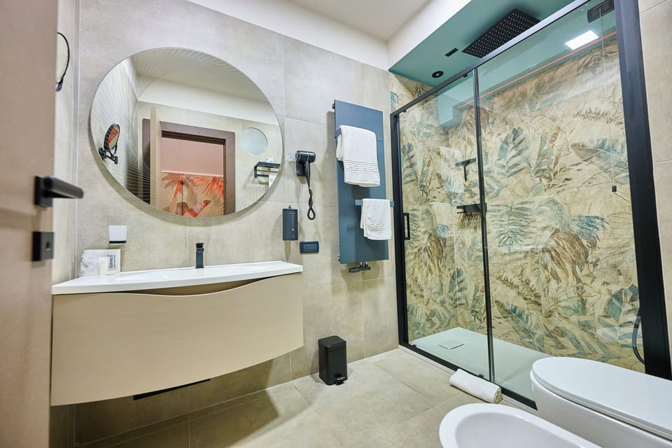 Deluxe Triple Room | Bathroom | Hair dryer, towels, soap, shampoo