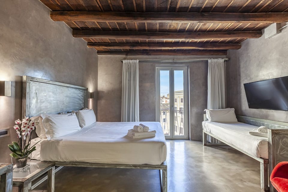 Junior Suite | Minibar, in-room safe, desk, free cribs/infant beds