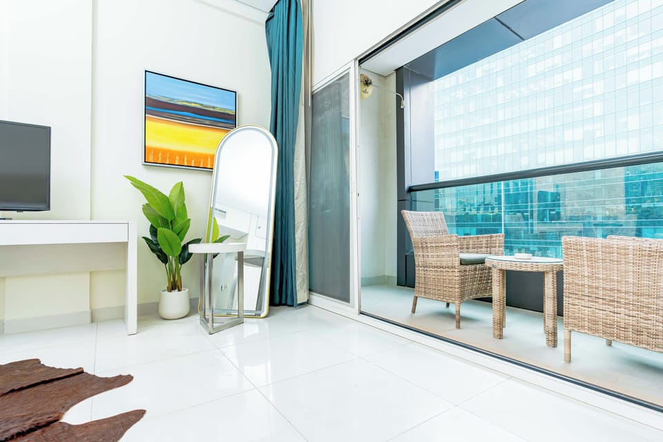 Classic Studio, Balcony, City View | Interior
