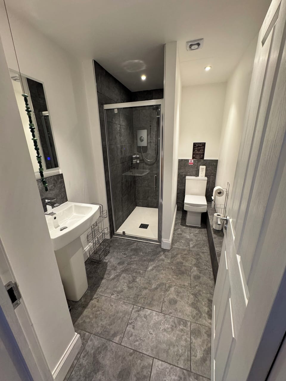 Double Room, Ensuite (Jura) | Bathroom | Designer toiletries, hair dryer, bathrobes, slippers