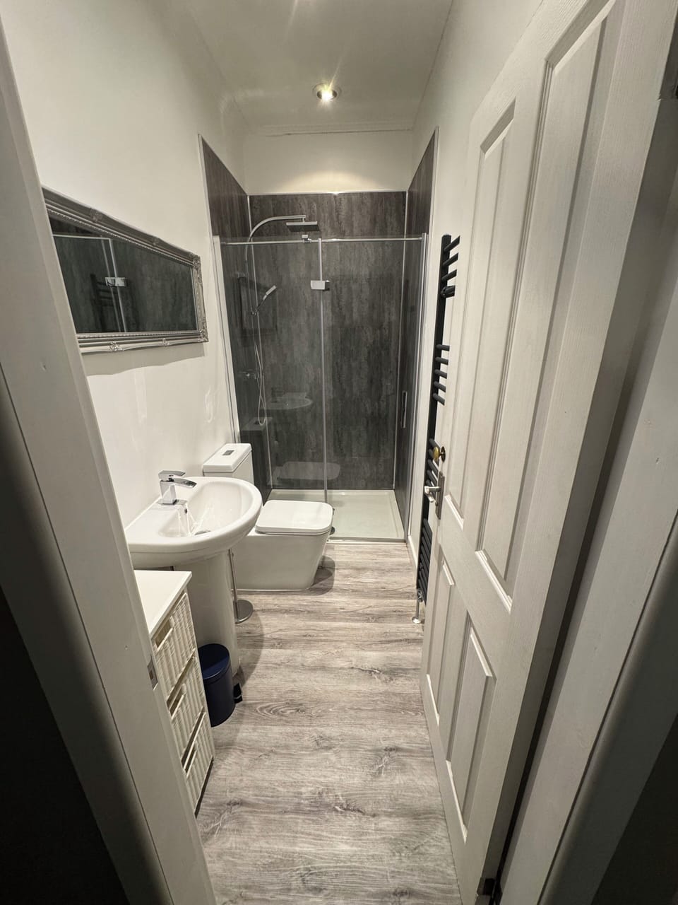 Double Room, Ensuite (Rum) | Bathroom | Designer toiletries, hair dryer, bathrobes, slippers