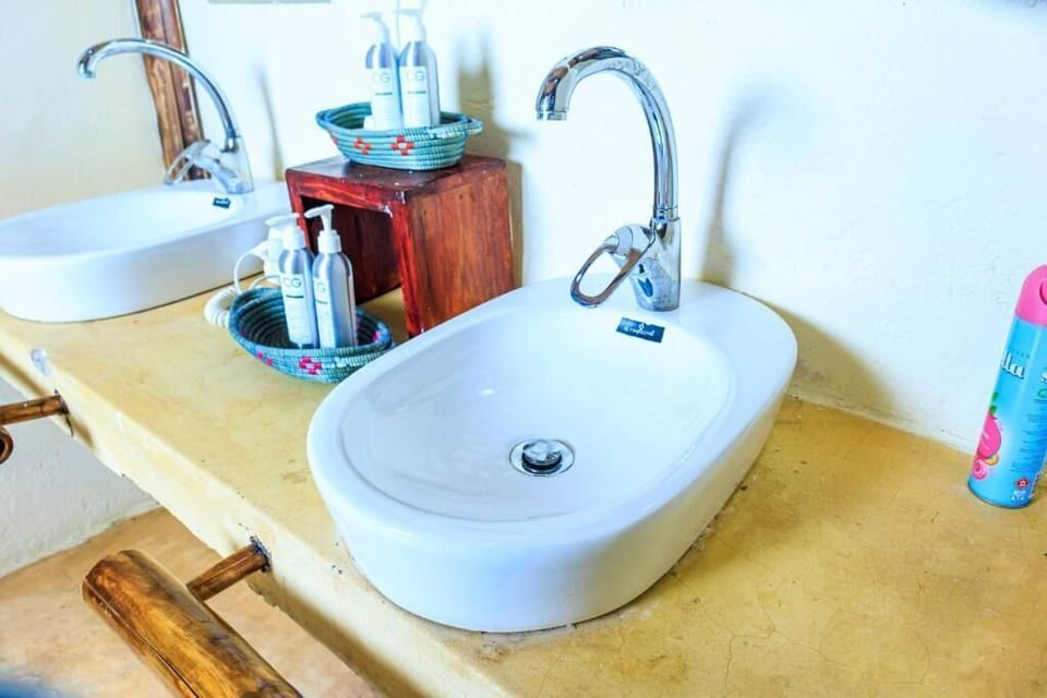 Shower, eco-friendly toiletries, bidet, towels