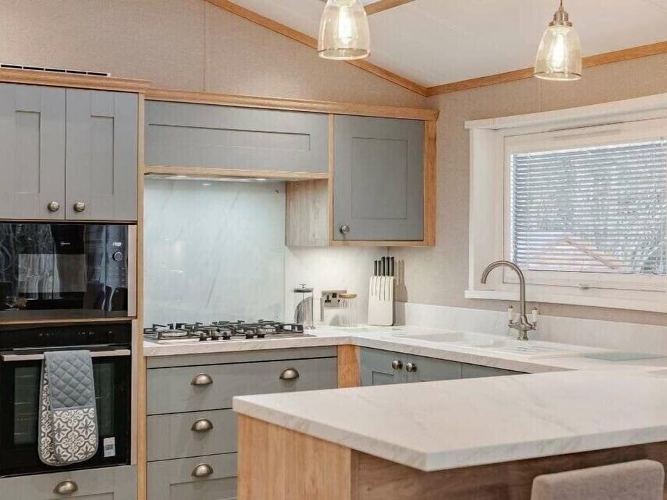 Dishwasher, cookware/dishes/utensils