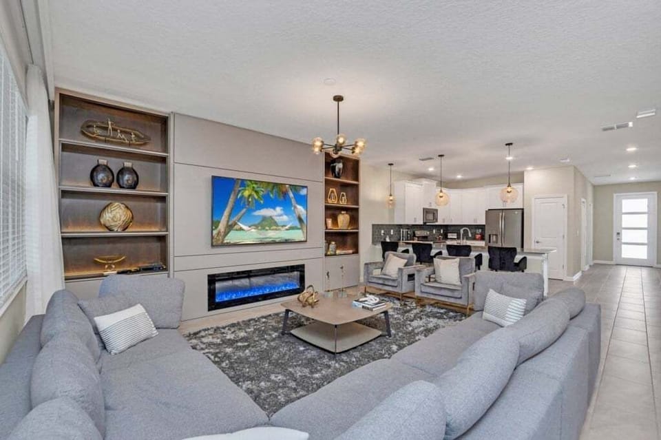 House, Multiple Bedrooms | Living area