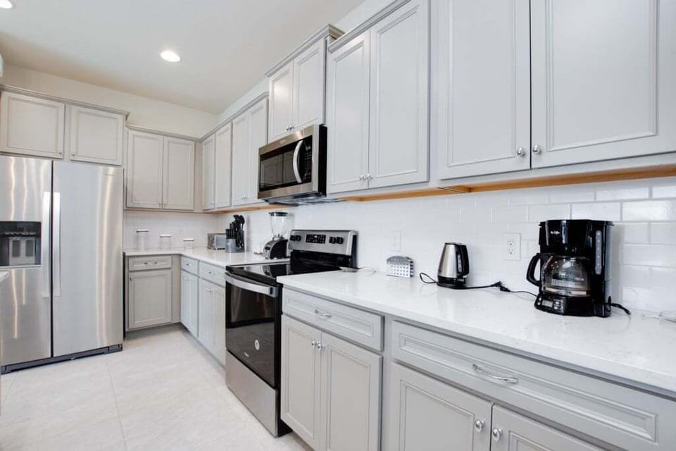 Townhome, 5 Bedrooms | Private kitchen