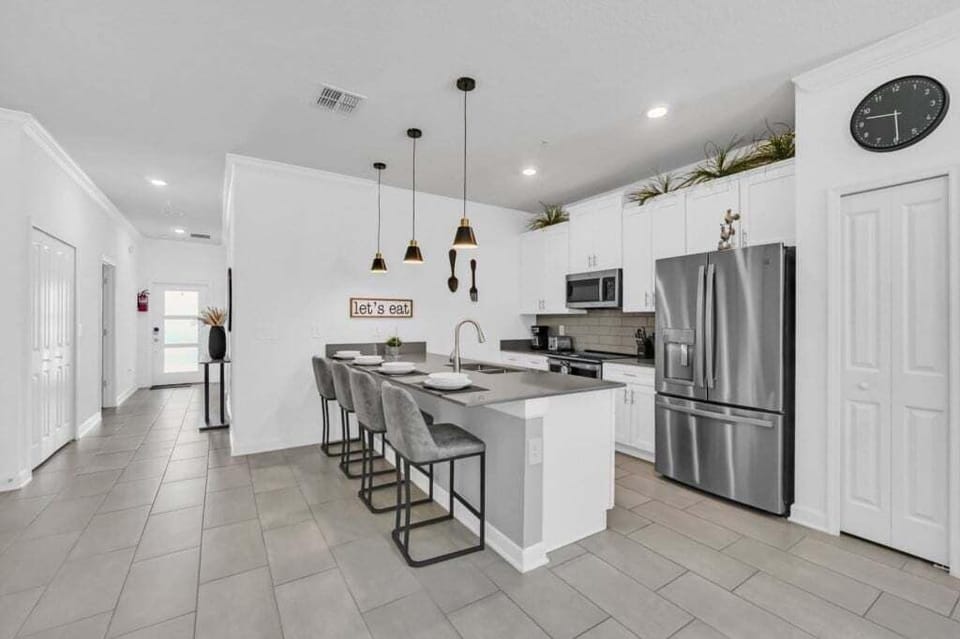 Townhome, 5 Bedrooms | Private kitchen