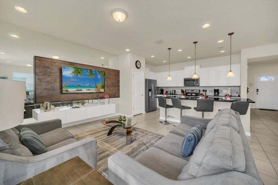 Townhome, 5 Bedrooms | Living area