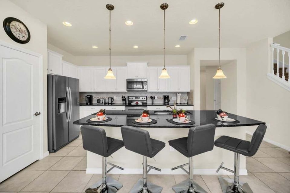 Townhome, 5 Bedrooms | Private kitchen