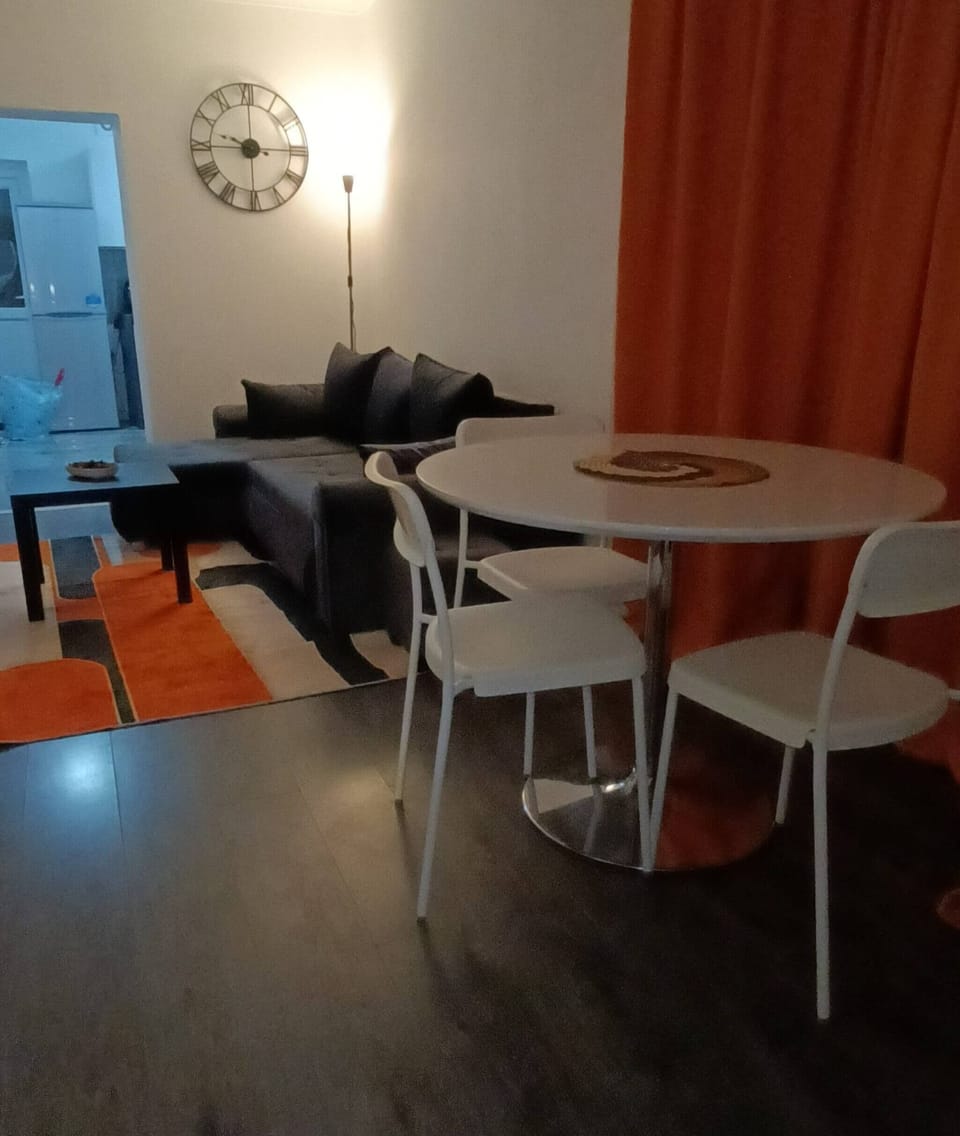 Apartment, 2 Bedrooms, City View | Living room