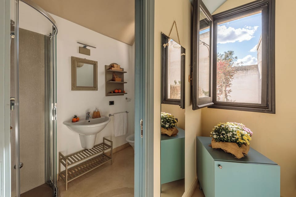 Junior Room | Bathroom | Shower, bathrobes, slippers, bidet
