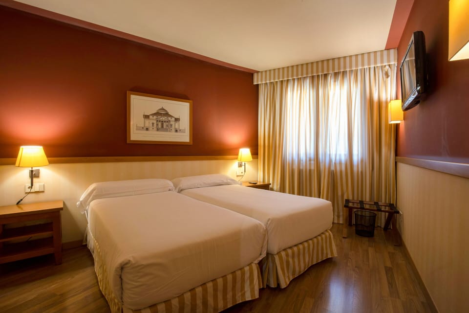 1 bedroom, in-room safe, desk, blackout drapes