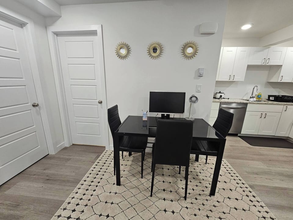 Apartment, 1 Bedroom | Dining room