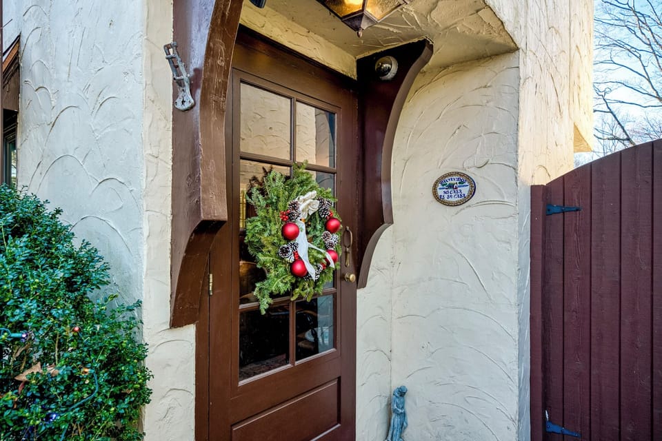 Suite, 1 Queen Bed | Exterior detail