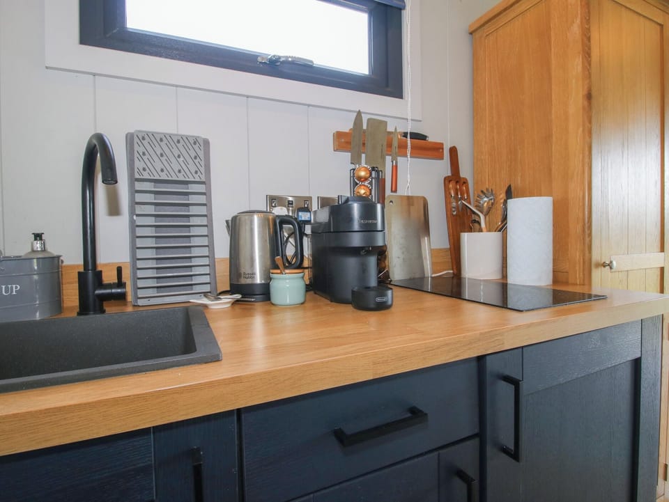 Cottage | Private kitchen | Cookware/dishes/utensils