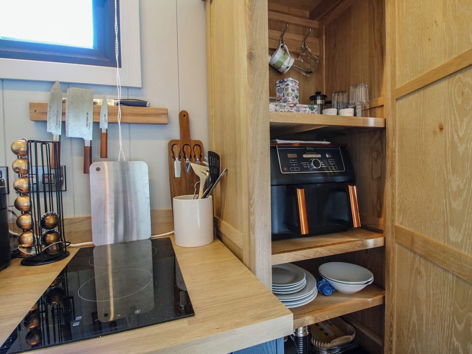Cottage | Private kitchen | Cookware/dishes/utensils