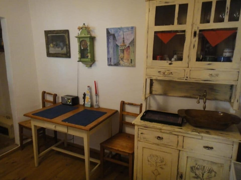 Romantic Apartment, Courtyard View | Private kitchen | Electric kettle, toaster