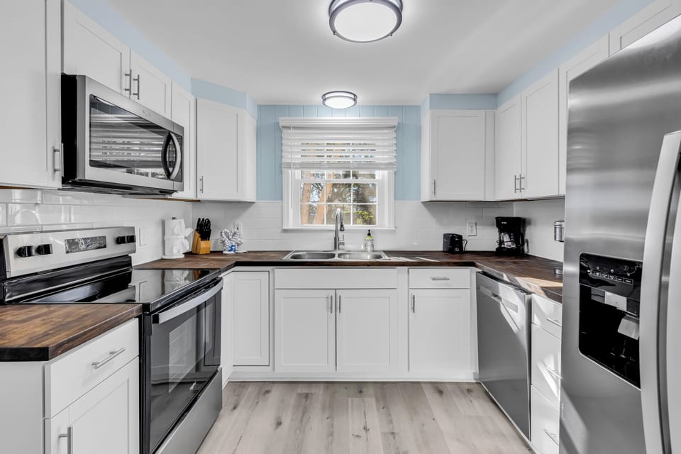 Signature House, 3 Bedrooms, Non Smoking, Garden View | Private kitchen | Fridge, microwave, oven, stovetop